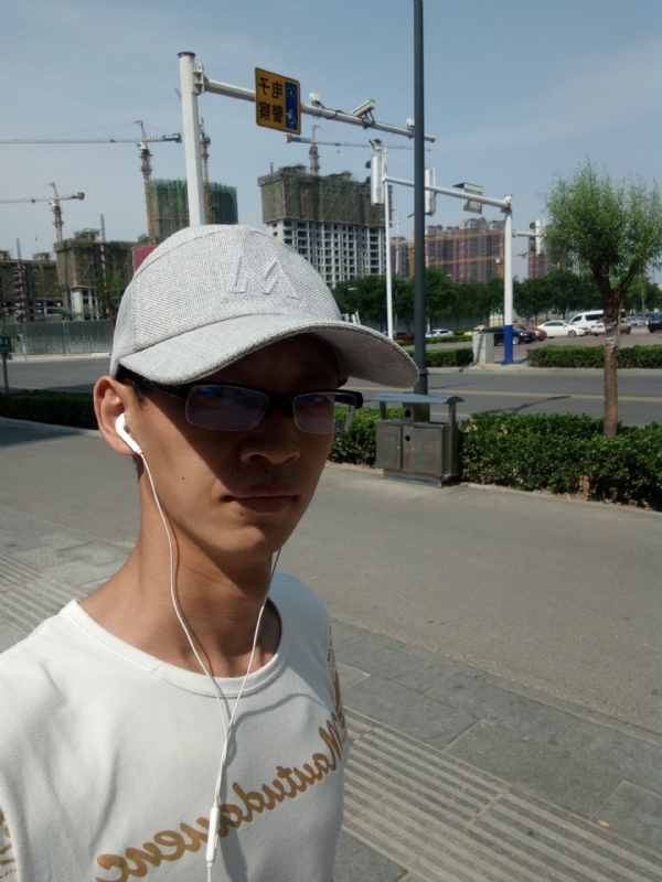 挥一挥手什么都没有的第一张照片--石狮交友网